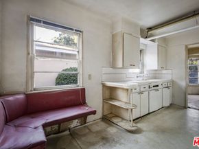 3017 Virginia Avenue, Santa Monica CA 90404