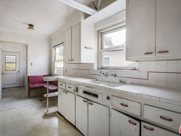 3017 Virginia Avenue, Santa Monica CA 90404