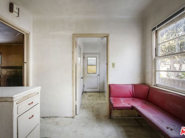 3017 Virginia Avenue, Santa Monica CA 90404