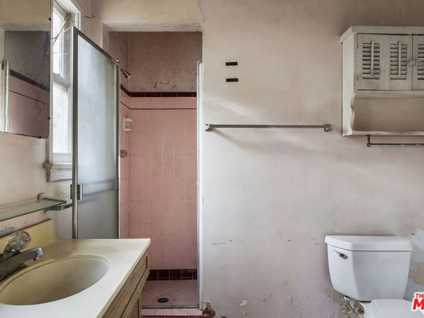 3017 Virginia Avenue, Santa Monica CA 90404