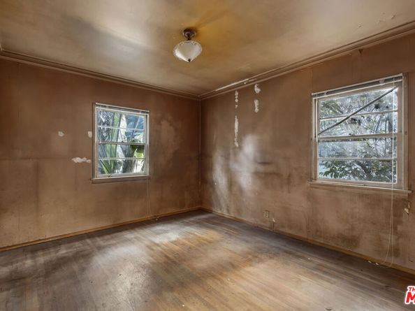 3017 Virginia Avenue, Santa Monica CA 90404