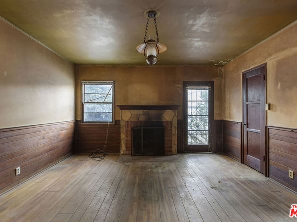 3017 Virginia Avenue, Santa Monica CA 90404