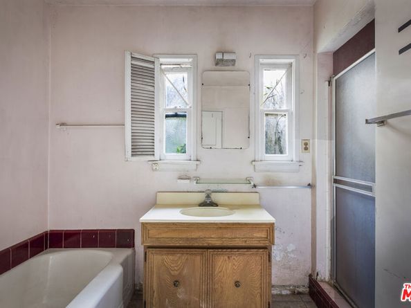 3017 Virginia Avenue, Santa Monica CA 90404