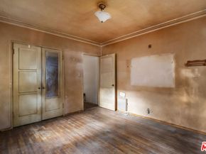 3017 Virginia Avenue, Santa Monica CA 90404