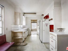 3017 Virginia Avenue, Santa Monica CA 90404