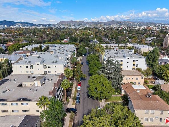 333 Westminster Avenue 204, Los Angeles CA 90020