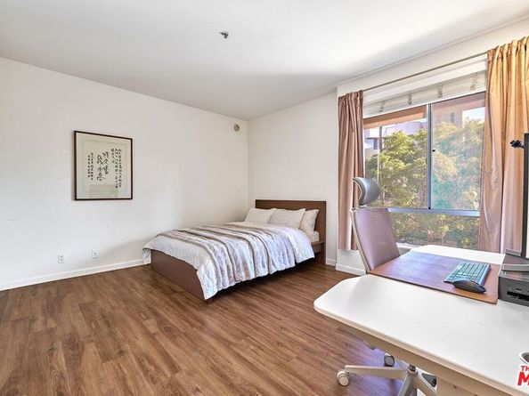 333 Westminster Avenue 204, Los Angeles CA 90020