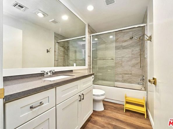 333 Westminster Avenue 204, Los Angeles CA 90020