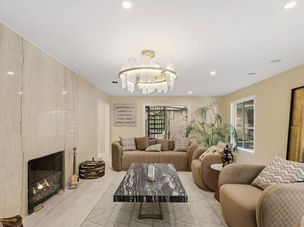 9213 Warbler Way, Los Angeles CA 90069