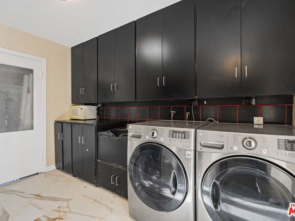 9213 Warbler Way, Los Angeles CA 90069