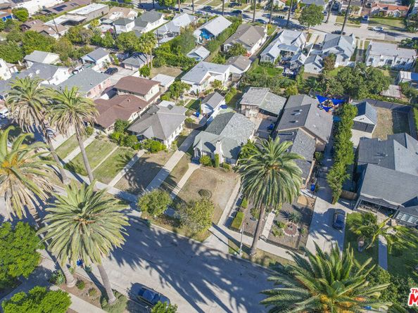 1138 S Windsor Boulevard, Los Angeles CA 90019