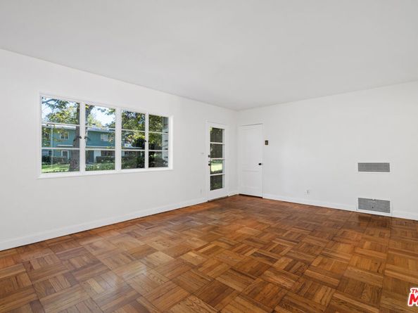 5432 Village, Los Angeles CA 90016