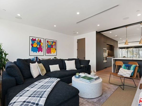 303 Venice Way, Venice CA 90291