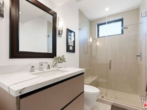 303 Venice Way, Venice CA 90291