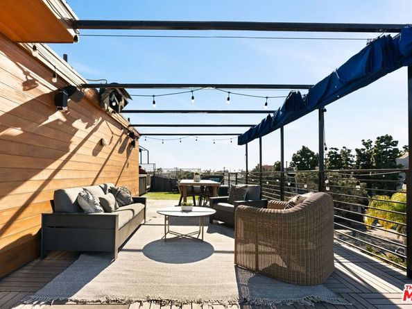 303 Venice Way, Venice CA 90291