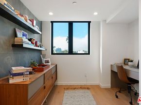 303 Venice Way, Venice CA 90291