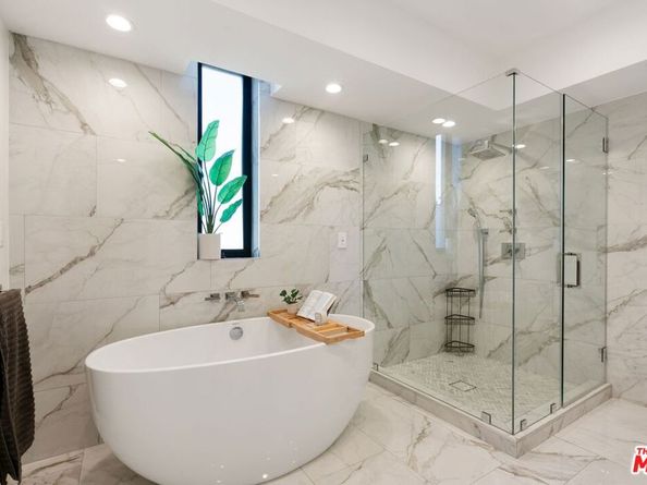 303 Venice Way, Venice CA 90291