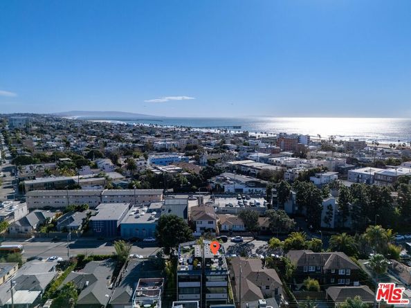 303 Venice Way, Venice CA 90291