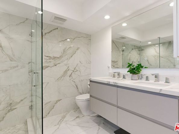 303 Venice Way, Venice CA 90291