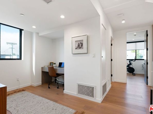 303 Venice Way, Venice CA 90291