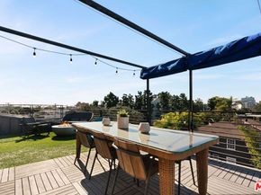 303 Venice Way, Venice CA 90291