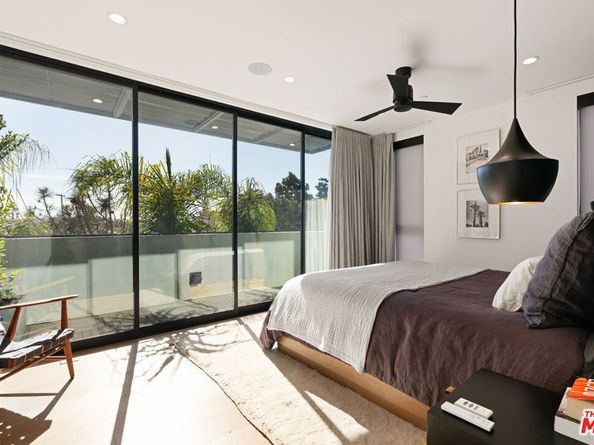 303 Venice Way, Venice CA 90291