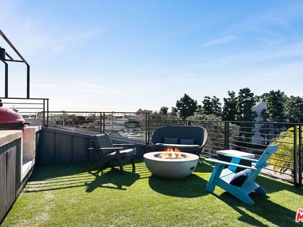 303 Venice Way, Venice CA 90291