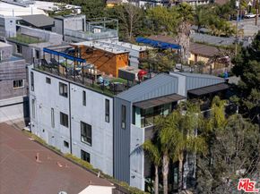 303 Venice Way, Venice CA 90291