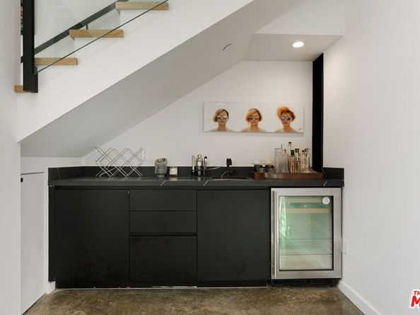 303 Venice Way, Venice CA 90291