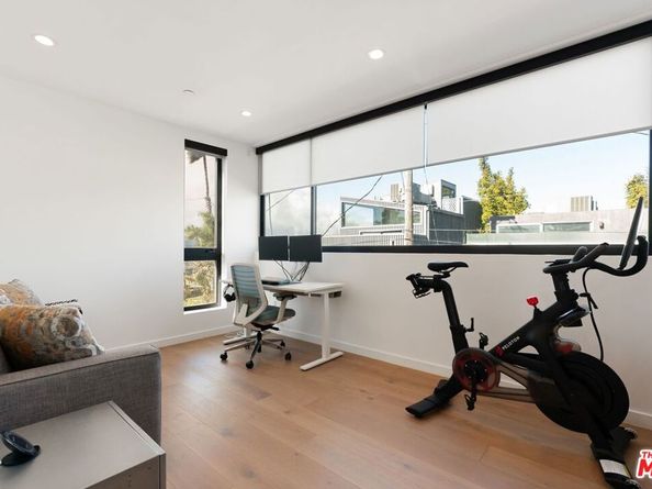 303 Venice Way, Venice CA 90291