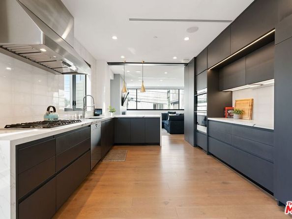 303 Venice Way, Venice CA 90291