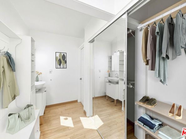 425 S Kenmore Avenue 104, Los Angeles CA 90020