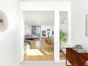 425 S Kenmore Avenue 104, Los Angeles CA 90020