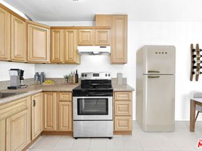 425 S Kenmore Avenue 104, Los Angeles CA 90020