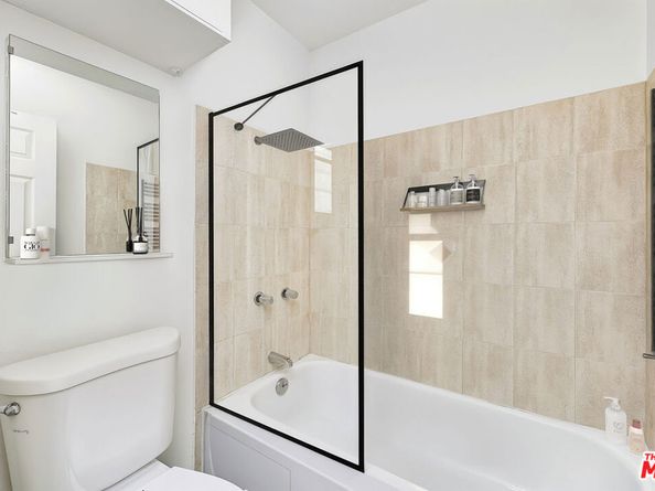 425 S Kenmore Avenue 104, Los Angeles CA 90020