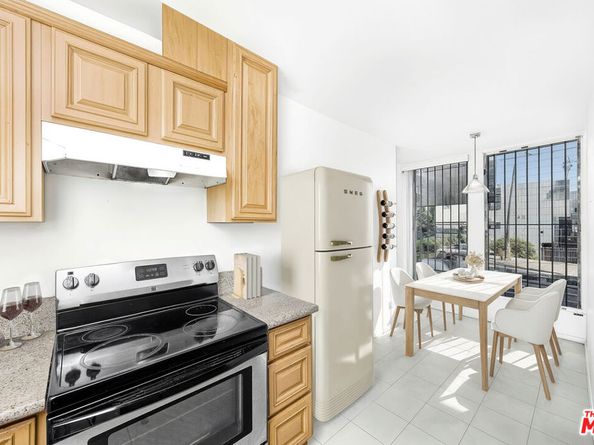 425 S Kenmore Avenue 104, Los Angeles CA 90020