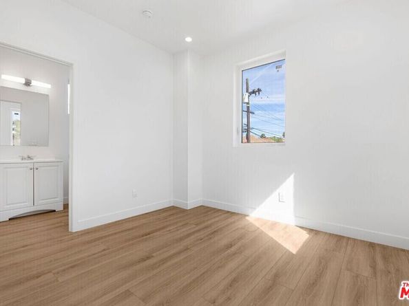 1955 Bonsallo Avenue, Los Angeles CA 90007