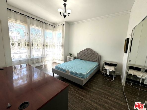 1955 Bonsallo Avenue, Los Angeles CA 90007