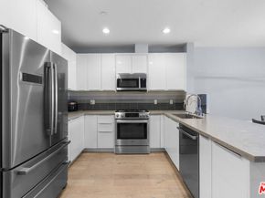 901 S Gramercy Drive 205, Los Angeles CA 90019