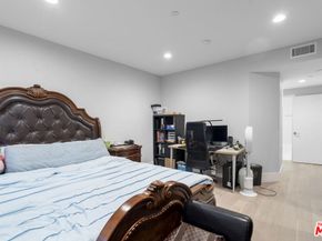 901 S Gramercy Drive 205, Los Angeles CA 90019