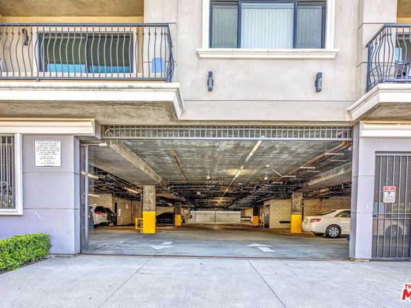 901 S Gramercy Drive 205, Los Angeles CA 90019