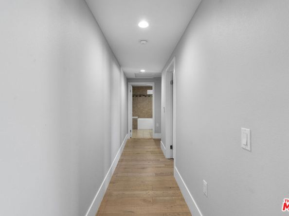 901 S Gramercy Drive 205, Los Angeles CA 90019