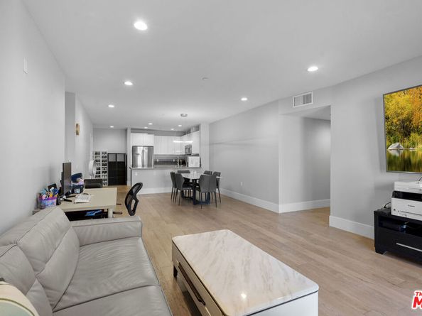 901 S Gramercy Drive 205, Los Angeles CA 90019
