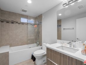 901 S Gramercy Drive 205, Los Angeles CA 90019