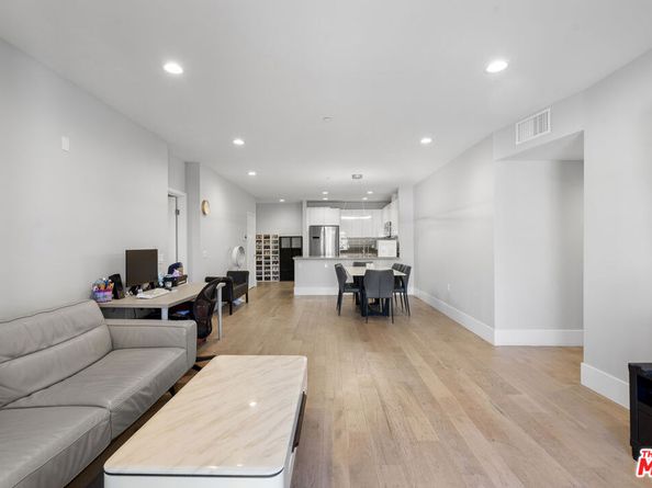 901 S Gramercy Drive 205, Los Angeles CA 90019