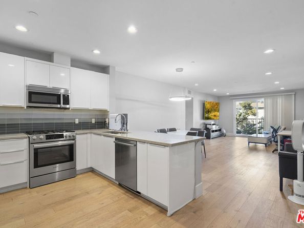 901 S Gramercy Drive 205, Los Angeles CA 90019