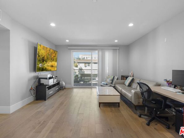 901 S Gramercy Drive 205, Los Angeles CA 90019