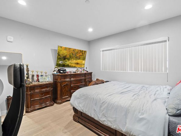 901 S Gramercy Drive 205, Los Angeles CA 90019