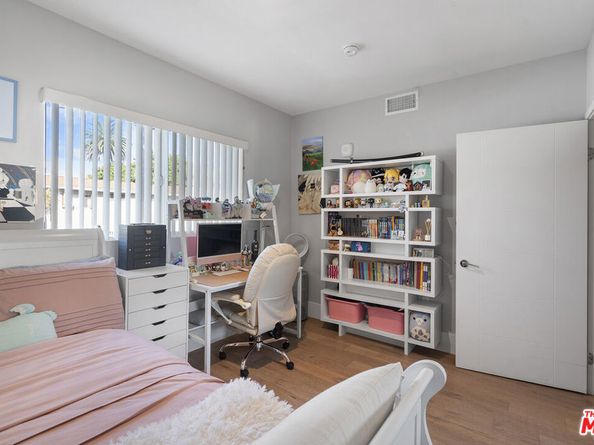 901 S Gramercy Drive 205, Los Angeles CA 90019