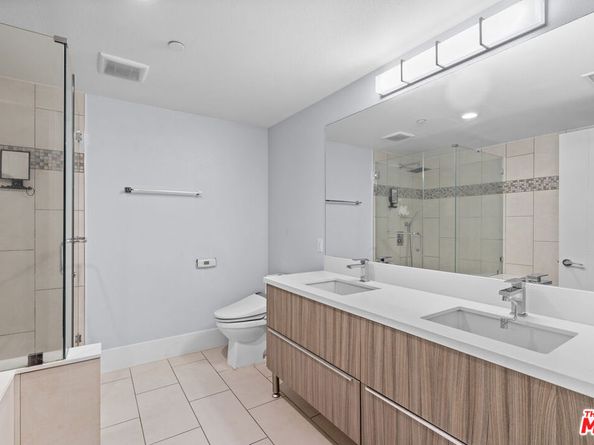901 S Gramercy Drive 205, Los Angeles CA 90019